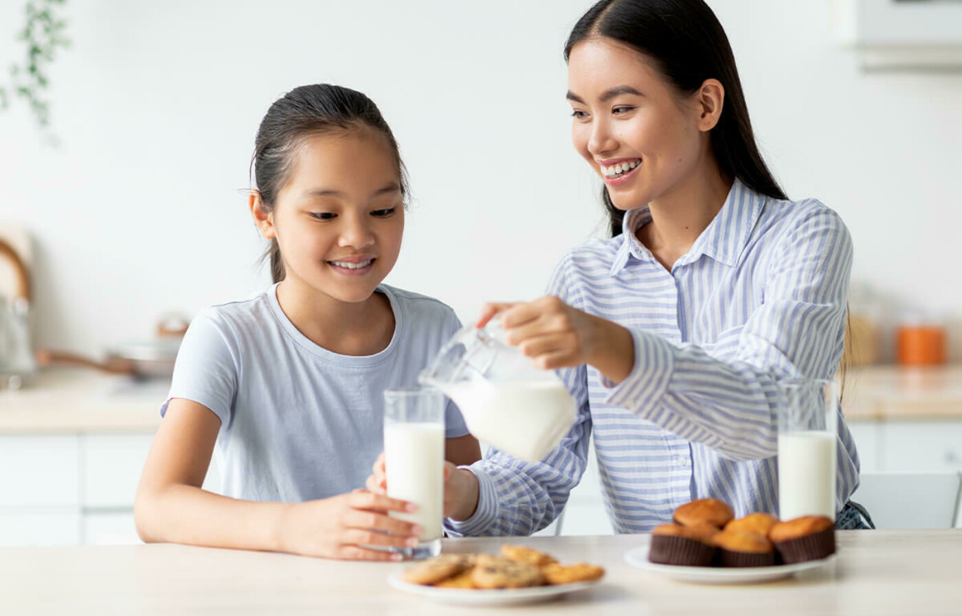 mom and daughter drinking milk